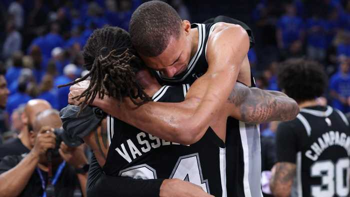  NBA总决赛G1开战前，文班亚马为马刺队友赠送了一份独特的礼物